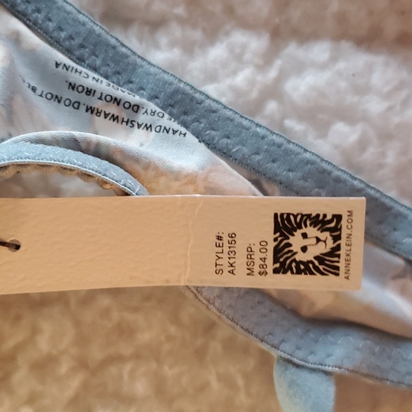 DONATING SOON NWT Wire-free bra- 34C - Picture 8 of 8